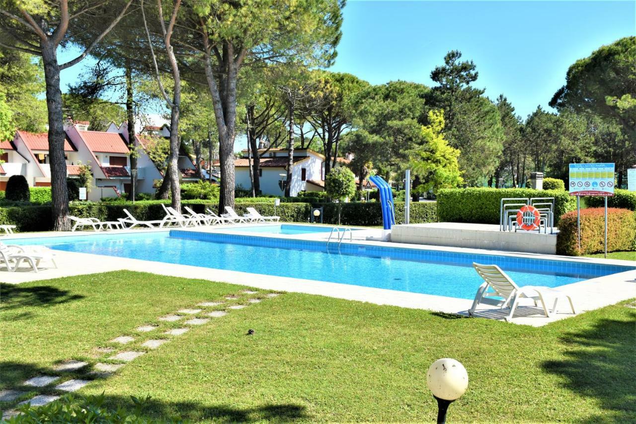 Villaggio Anna Бибионе Екстериор снимка