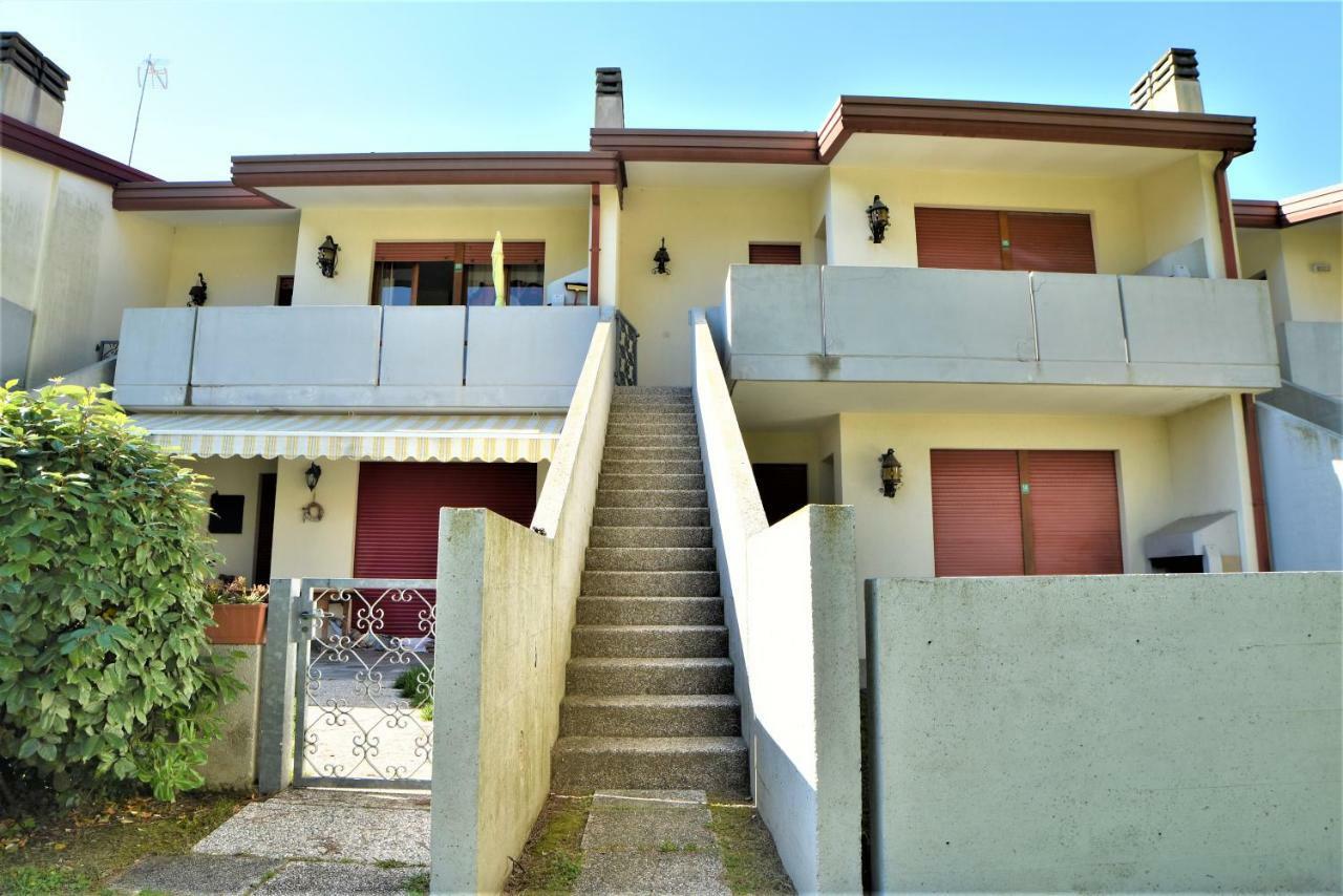 Villaggio Anna Бибионе Екстериор снимка
